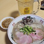 中華蕎麦 自遊仁 - 豚骨らーめん（塩）、背脂、メガハイボール
