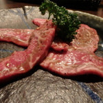 炭火和牛焼肉 じろうや - 『旬熟成』の“しんしん”、タレもうまい