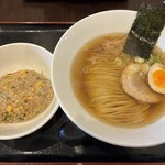 やまむろラーメン - 料理写真:中華そば醤油(800円)・半チャーハン(300円)