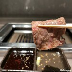 個室焼肉 琥珀 - リブ芯をレモン塩タレて