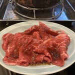 ホルモン焼肉 やまと - ロース。焼きしゃぶなら卵が付くはずだけどなかった。