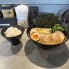 家系ラーメン　シロとクロ