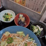 おばんざい食堂 いち - 肉野菜炒め定食(\1,200)　おばんざい３種