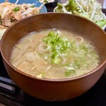 おばんざい食堂 いち - 肉野菜炒め定食(\1,200)　豚汁
