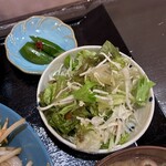おばんざい食堂 いち - 肉野菜炒め定食(\1,200)　サラダ・漬もの