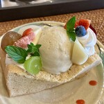カフェまるぜん - 米粉のシフォンアイスサンド(\800)