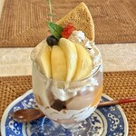 カフェまるぜん - 自家製無添加豆乳アイスを使ったパフェ(\1,000)
