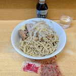 ラーメン二郎 - 料理写真:小冷まし(ニンニク、ヤサイ少なめ、アブラ)+紅生姜+かつお節。。