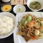 中華料理 新興楼 - 今日は熱々の八宝菜ちょっと味濃いめです。f^_^