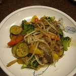 ごち魂 - きゅうりモヤシの炒め物（豚トロも入っていたかな）