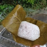 鶴屋寿 - 小振りな桜餅です、いただきま〜す