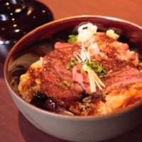 特製ステーキ丼［US産サーロイン］100g （お吸い物付）