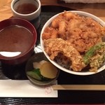 Tensaku - かき揚げ丼
                        お昼のメニュー
                        1000円
                        美味しいわぁー(^^)