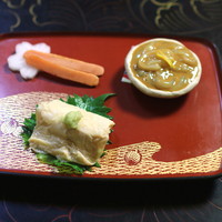 石ばし - おつまみの盛り合わせ　（汲み上げ湯葉、自家製烏賊の塩辛、自家製たらこの唐墨）　(2015/04)