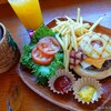 ハレカウカウ - 料理写真:2025年9月　Haleバーガードリンクセット（マンゴージュース）【税込1650円】提供時はこんな感じで～