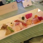 Ｂｉｓｔｒｏ　Ｒ - ディナーでの訪問です。色鮮やかな前菜。