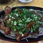 まねきや - ホルモン鉄板定食