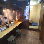 まねきや - 店内（カウンターとお座敷）