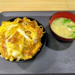 お食事処 みなみ - カツ丼900円。
