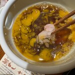 かどや - 出汁の卵をかき混ぜ鯛を絡めていただく