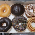 クリスピー・クリーム・ドーナツ - 料理写真:・「サプライズボックス 6個(¥798)」