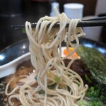 麺屋黒田 - ちぢれ中細な低加水麺。
