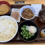 すき家 - 料理写真:「牛まぜのっけ朝食 ごはん並盛」430円税込み♫
