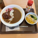 すき家 - 料理写真:ポークロックカレー・サラダ