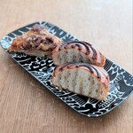 トルヴェ - 左上がりんごのクロワッサン オ ザマンド♪   右下がカルダモンロール♪