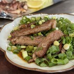 もみじ亭 - これはサシが入ったサーロインのタタキ
「モモのタタキ」はまた違った美味しさが楽しめるそうな
シャキシャキねぎも旨い (≧◡≦)