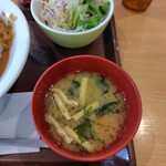 すき家 - サラダ、みそ汁 ♪