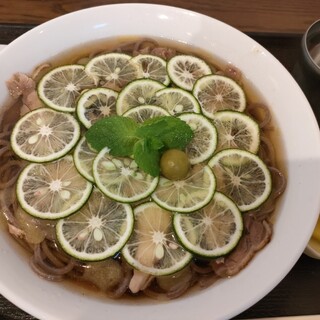 肉そば 舞鶴 - 料理写真:緑の肉そば　1480円