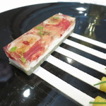 レ セゾン - オマールブルーの林檎とシトロネルのジュレ寄せ　セロリの白ポルト酒コンフィ