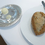 レ セゾン - ミニバケットとバター