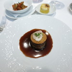 レ セゾン - 厳選国産牛フィレ肉に赤ワインを香らせて　モワル添え