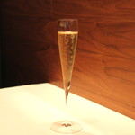 ア・ニュ ルトゥルヴェ・ヴー - Champagne Henri Giraud anu Hommage Brut　(2015/04)