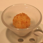 ア・ニュ ルトゥルヴェ・ヴー - アヴァンアミューズ　(一口サイズのコロッケ）　(2015/04)