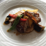 アン テラス - ランチでのメインディシュの肉料理。
      お魚かお肉を選べます。