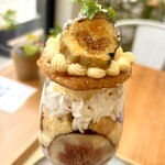 Ron Gyoza Cafe - 料理写真:いちじくパフェ❤︎