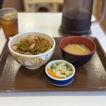 すき家 - 料理写真:ダブルニンニク牛丼(並) 760円、おしんこランチセット 120円