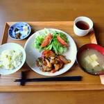 チャパレ - ご飯、香の物、味噌汁、酢豚