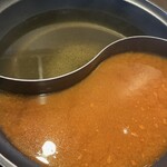 しゃぶ葉 - 料理写真:基本の白だし 赤チゲ味噌だし