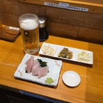 国民酒場 じぃえんとるまん - 料理写真:生ビール中・ビンチョウマグロ・おつまみ3点盛り