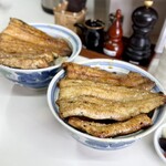 活鰻朔 - 左が並！！上はボリューム満点でつ٩( 'ω' )و