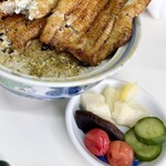 活鰻朔 - 山椒はご飯にかけるのが通と大将から伝授！！うんま♡♡♡更にこの漬物がまた絶品♡♡♡