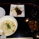 花山椒 - 食事（新生姜と浅利の炊き込み御飯/赤出汁/香の物）