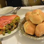 トラットリア・アンティーカ・ボエム - 2015/05　ハム盛り合わせ&パン