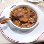 パリのワイン食堂 - フランス産　仔鴨モモ肉のコンフィのカスレ