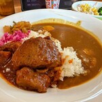 すき家 - 料理写真:ポークロックカレー サラダ 940円