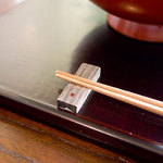 遊形 サロン・ド・テ - 箸置きと先細箸